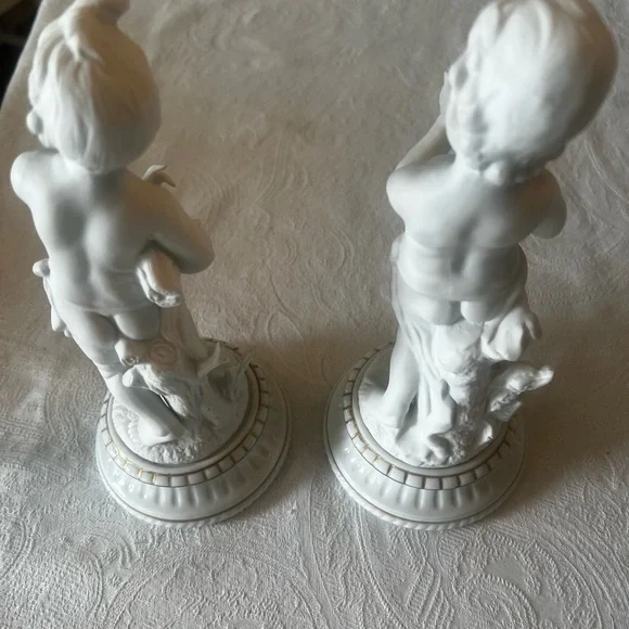 Andrea by Sadek Cherub White Porcelain Figurines - Picture 4 of 6